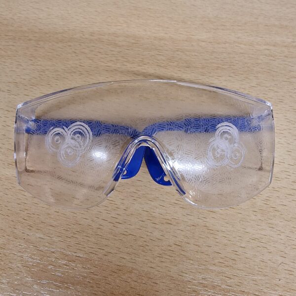 Visual Impairment training tools by Visual Impairment North East. This simulation spectacle allows the user to emulate sight loss caused by hazy vision (variable visual acuity).